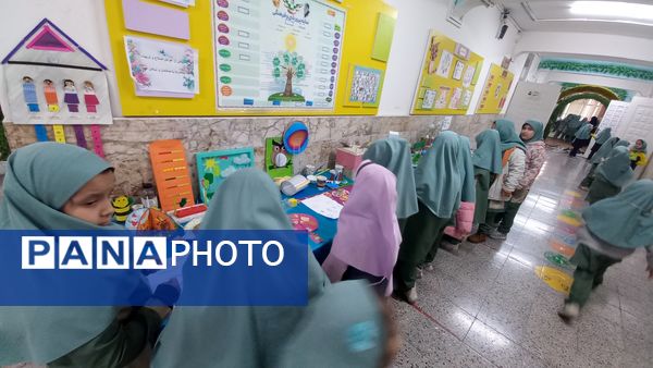 نمایشگاه هفته پژوهش در دبستان شاهد تحقیقی ناحیه ۶