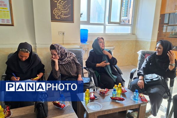 اولین جلسه انجمن اولیا و مربیان در آموزشگاه معارف ۶ شیراز 
