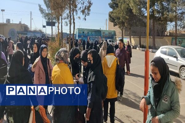 ارائه بیلان ترم اول و عملکرد تحصیلی دانش‌آموزان دبیرستان شهید مجید دهنوی نیشابور