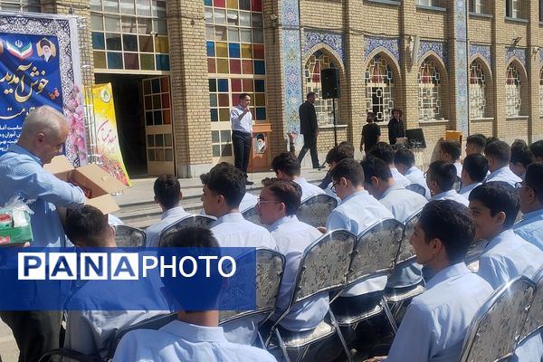 مراسم آغاز سال تحصیلی جدید در دبیرستان ماندگار شهید مدرس