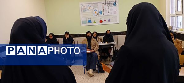 بازدید مسئولین آموزش و پرورش خلیل آباد از دبیرستان مادرمهربان نقاب