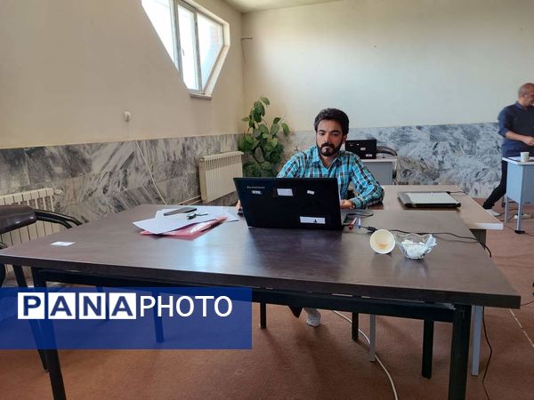 تصحیح اوراق آزمون‌های نهایی در آموزش و پرورش ناحیه یک مشهد مقدس