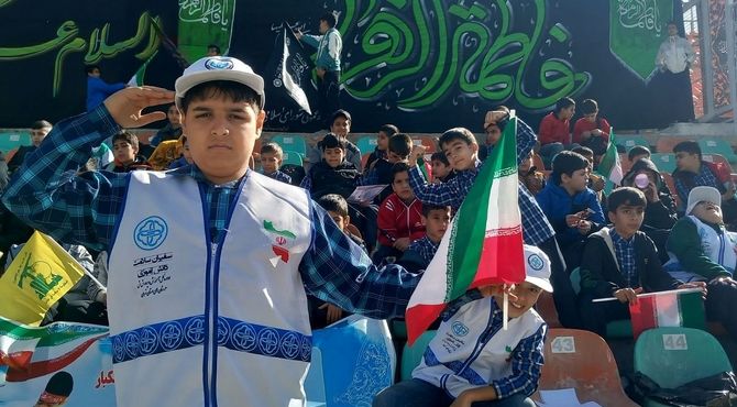 روایت شور پرچم های ایران در جشن روز دانش آموز شهرستان قدس در ورزشگاه 