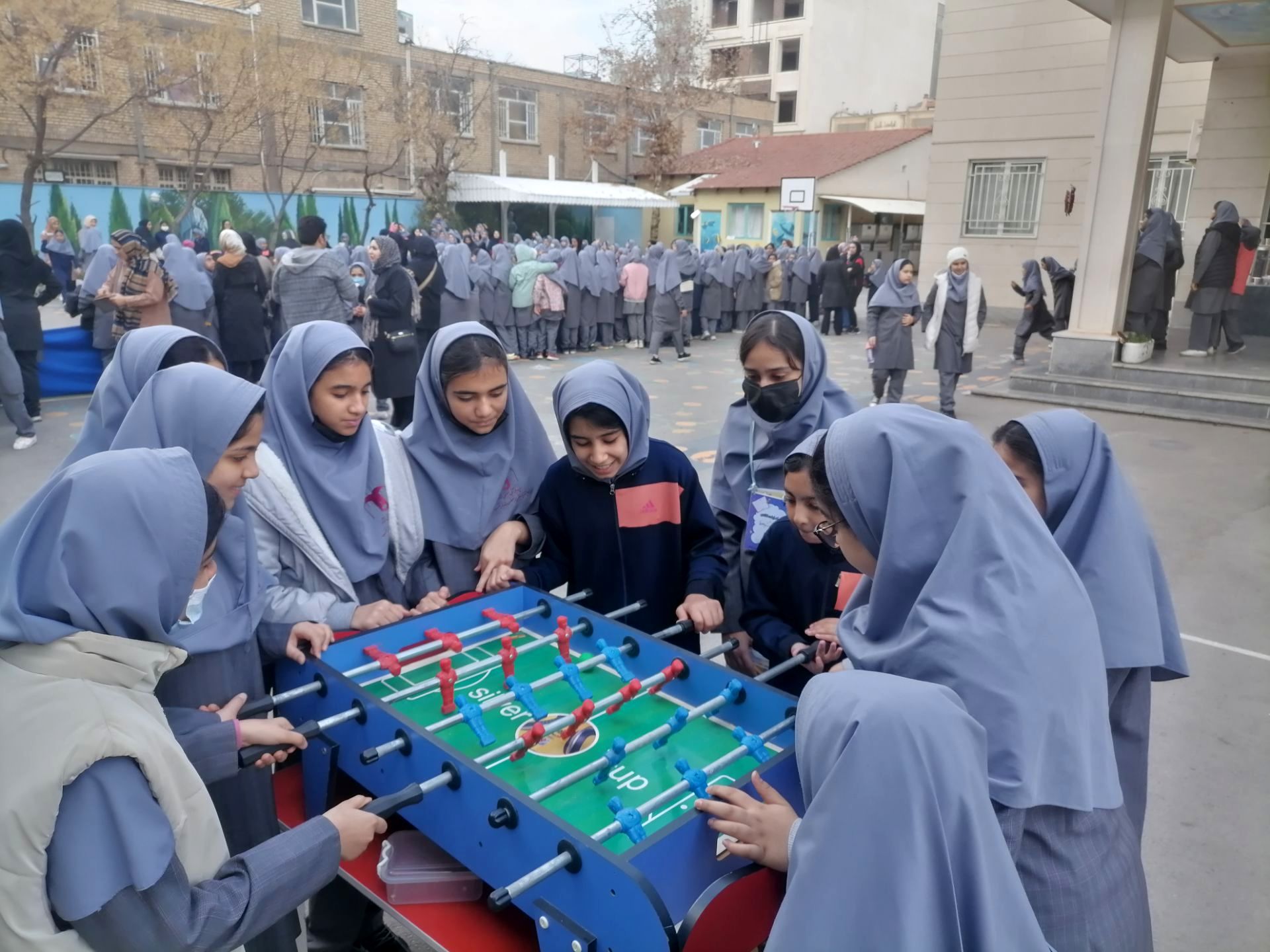 مسابقه جذاب مادر و دختر در دبستان مصلی نژاد حضرت زینب(س)