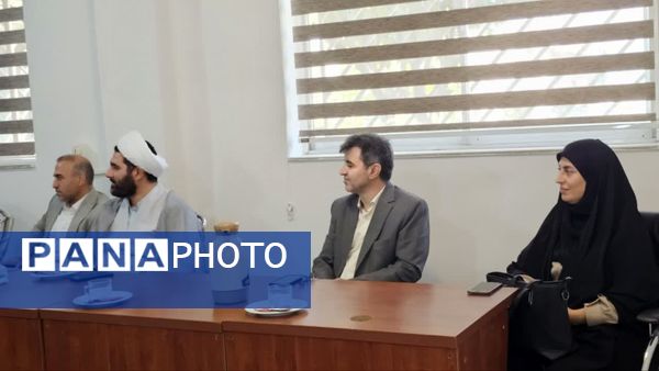 جلسه هماندیشی رئیس سازمان دانشآموزی استان با مدیران مدرسه