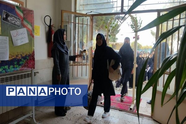 آغاز سال تحصیلی جدید و گرامیداشت هفته دفاع مقدس در دبیرستان شهید مجید دهنوی نیشابور