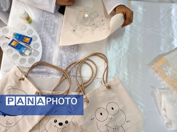 برگزاری نمایشگاه ایده‌های تحول آفرین در دبیرستان الگونه ناحیه ۳ شیراز