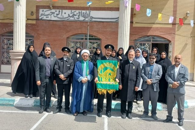 استقبال دانش‌آموزان بیرجندی از خادمان حرم امام رضا(ع)
