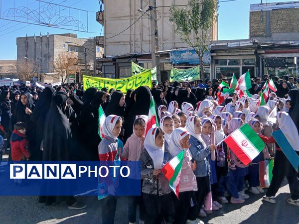 حضور پرشور فرهنگیان و دانش‌آموزان چاراویماق در یوم‌الله  ۱۳ آبان