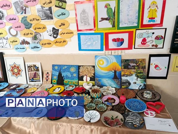 نمایشگاه ماها در دبیرستان فرزانگان
