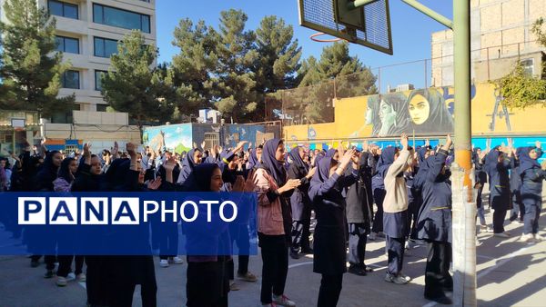 مسابقات ورزشی به مناسبت هفته بهداشت و روان در دبیرستان پیرایش یک