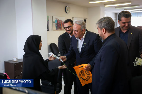 بازدید مدیرکل آموزش و پرورش شهرستان‌های استان تهران از خبرگزاری پانا در روز خبرنگار
