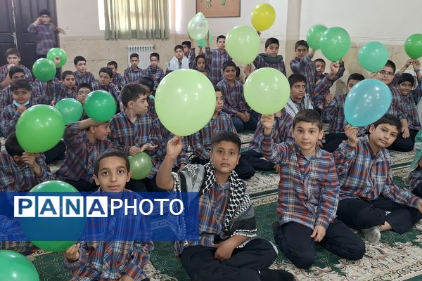 آرزوی فرج و سلامتی صاحب الزمان (عج) با دست‌های کوچک دانش‌آموزان شیرازی