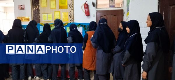 دانش آموزان دبیرستان صدیقه یک نمایندگان خود را برگزیدند 