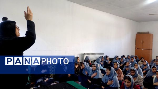 دانش‌آموزان دبیرستان حاج رحمت‌اله شیروانی در سوگ حضرت فاطمه زهرا(س)