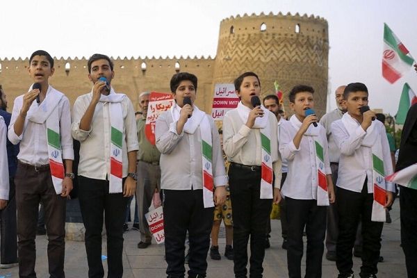 نوجوانان پرچمداران کوچک انقلاب هستند