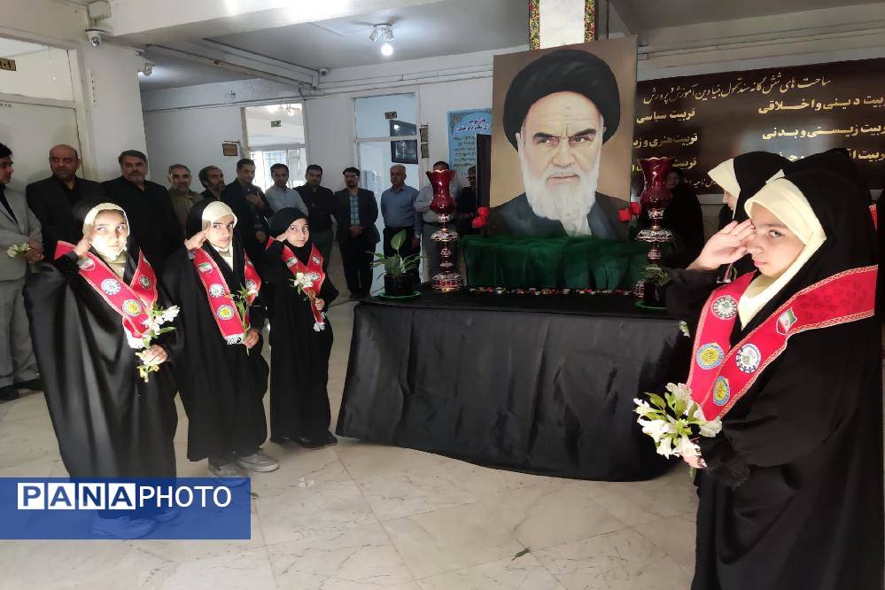 آیین گرامیداشت امام خمینی (ره) در اداره آموزش و پرورش ناحیه ۳