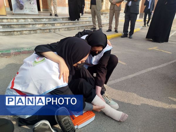 مانور سراسری زلزله در دبیرستان اعطایی ناحیه ۳ مشهد