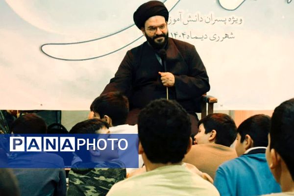 حضور دانش‌آموزان معتکف ناحیه دو شهرری در جلسات بصیرتی