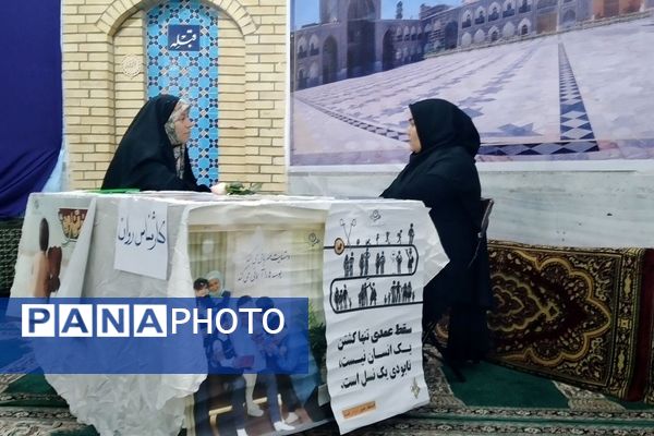 میزخدمت رایگان به‌مناسبت روز پرستار در ماهدشت‌ کرج