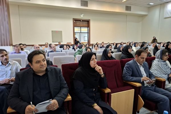 جلسه انجمن اولیا و مربیان در دبستان آرمینه مصلی نژاد ناحیه ۶ مشهد 