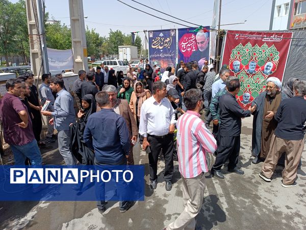 برگزاری پیاده‌روی جاماندگان اربعین حسینی در دهگلان با حضور پرشور مردم