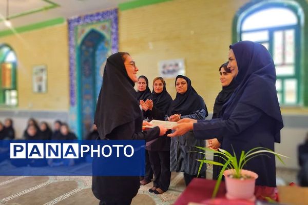 تجلیل از دانش‌آموزان برتر علمی، قرآنی و سرود دبیرستان فرهیختگان شهرستان باشت