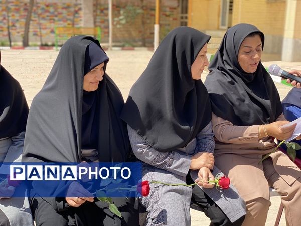 معلمان، مشعل‌داران راه آگاهی در آیینه‌ مهر و خرد