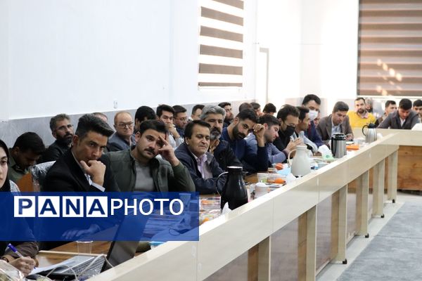 گردهمایی تخصصی مدیران مدارس ابتدایی شهرستان راز و جرگلان با معاون آموزش ابتدایی اداره‌کل استان و روسای ادارات