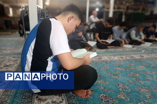 مراسم معنوی اعتکاف در مسجد اعظم حضرت ابوالفضل (ع) بهارستان دو