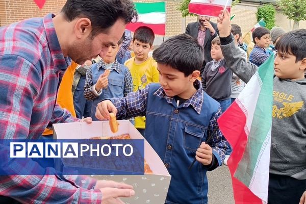 شادی دانش آموزان دبستان سعدی یک در تحقق وعده صادق تنبیه اسرائیل