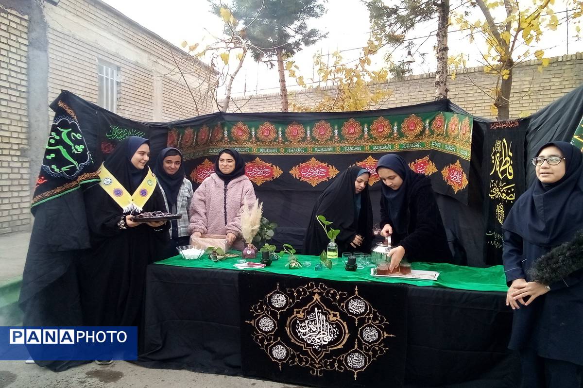 برپایی موکب شهادت حضرت فاطمه(س) در دبیرستان دخترانه نوید ناحیه ۵ مشهد