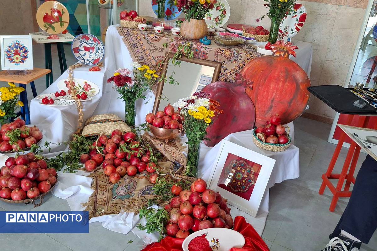 بازدید معاون پرورشی و فرهنگی ادارهکل شهرستانهای استان تهران از جشنواره انار در هنرستان امالبنین ورامین