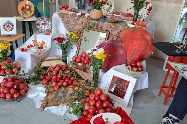 بازدید معاون پرورشی و فرهنگی اداره‌کل شهرستانهای استان تهران از جشنواره انار در هنرستان ام‌البنین ورامین