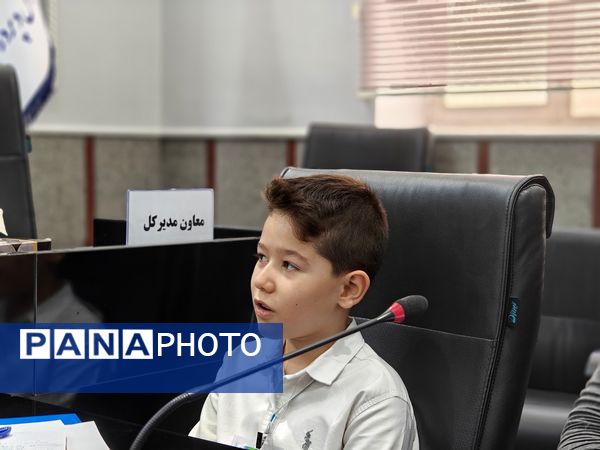 نشست صمیمانه نماینده وزیر آموزش و پرورش با دانش آموز خبرنگاران پانا کرمانشاه