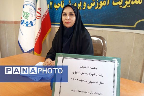 رقابت دانش‌آموزان منتخب در انتخابات منطقه‌ای شورای دانش‌آموزی بهارستان دو