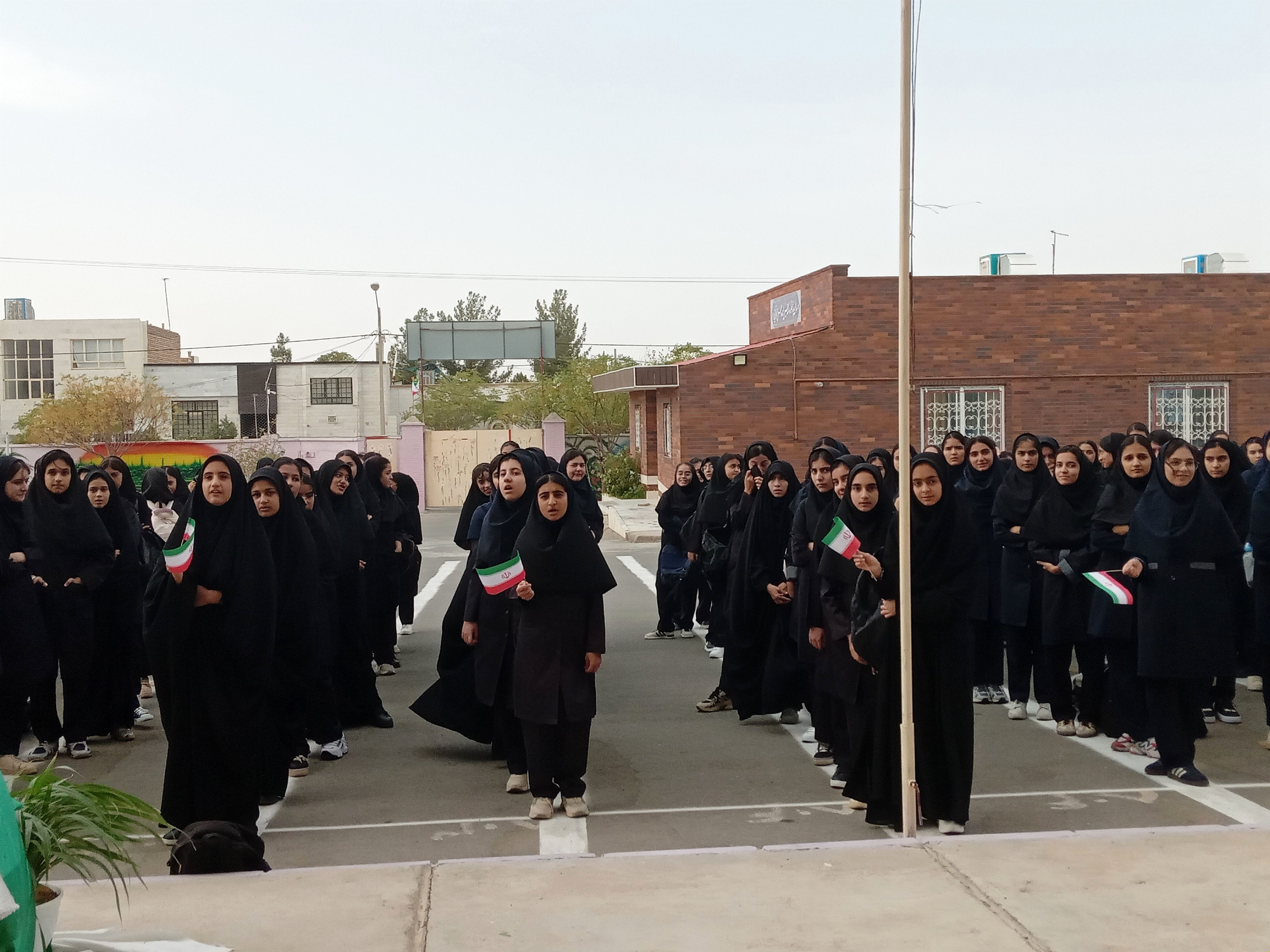جشن آغاز سال تحصیلی جدید در دبیرستان فرهنگ فخرایی