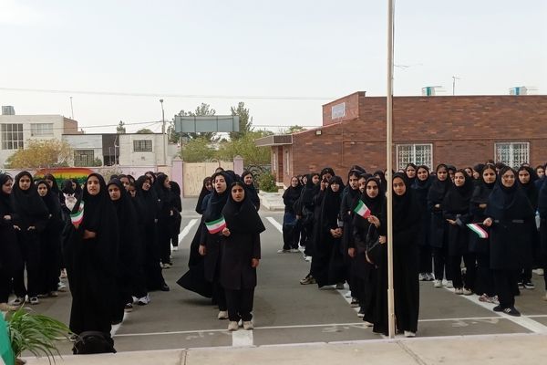 جشن آغاز سال تحصیلی جدید در دبیرستان فرهنگ فخرایی