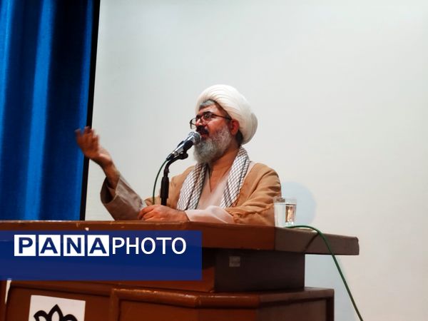 دیدار اعضای تشکل های دانش آموزی با امام جمعه کاشمر