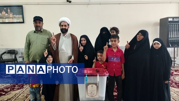 حضور پرشور مردم ولایتمدار شهرستان خلیل‌آباد در شعب اخذ رای 