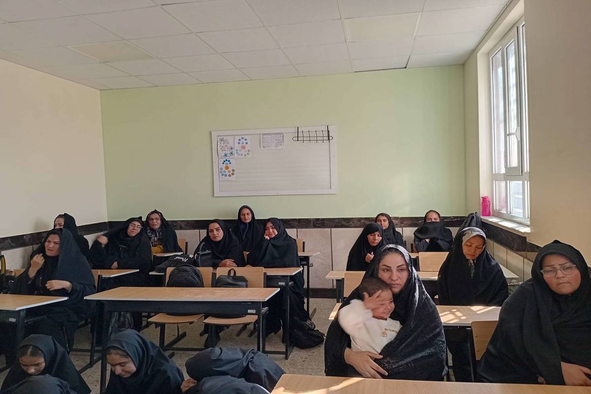 جلسه هدایت تحصیلی پایه نهم در مدرسه مادرمهربان خلیل آباد