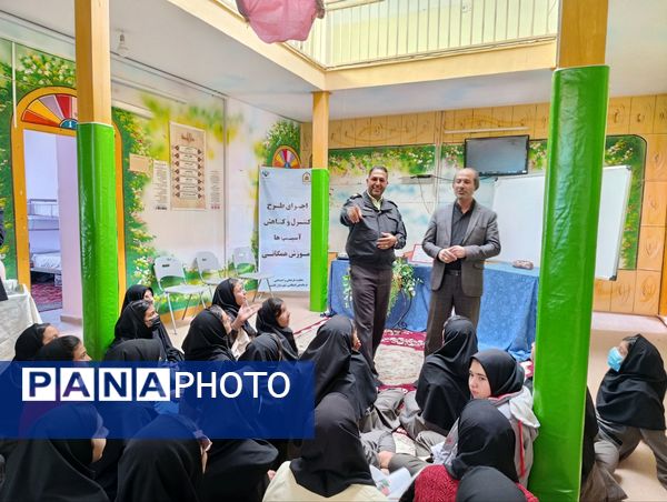  جلسه آموزش خانواده در دبیرستان نمونه اندیشه 