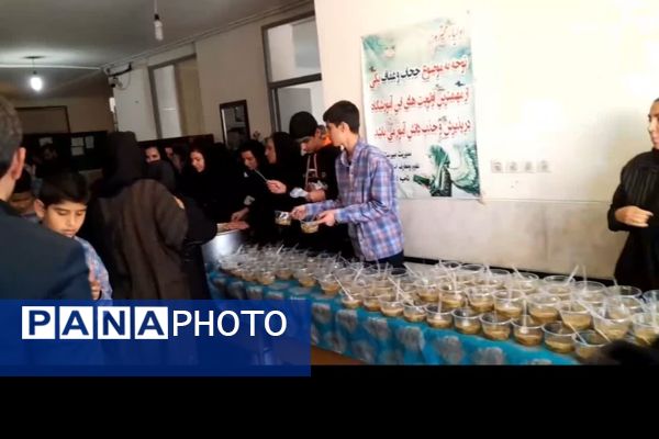 مراسم دهه فاطمیه و توزیع نذری 