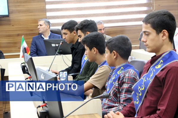 نشست معاون پرورشی و فرهنگی وزیر آموزش و پرورش با دانش آموزان پسر عضو تشکل‌های دانش‌آموزی 