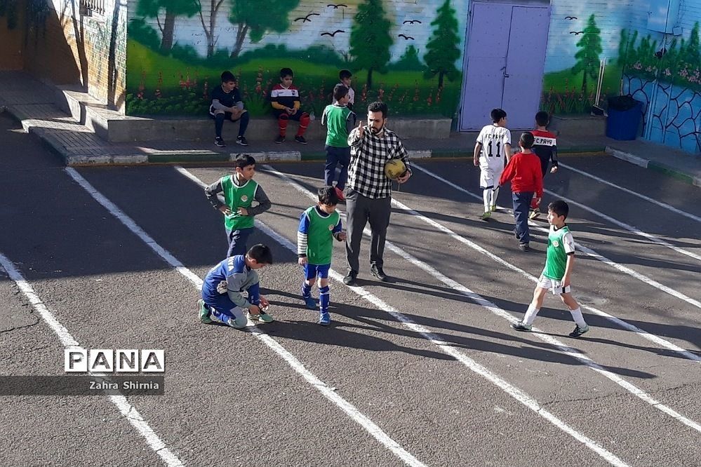 از پشت نیمکت مدرسه، عاشق فوتبال شدم