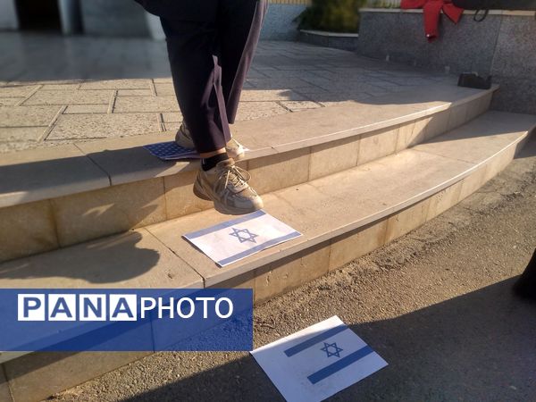 ۱۳ آبان، فریاد شهامت دانش آموزان در مسیر استقلال طلبی و استکبار ستیزی 