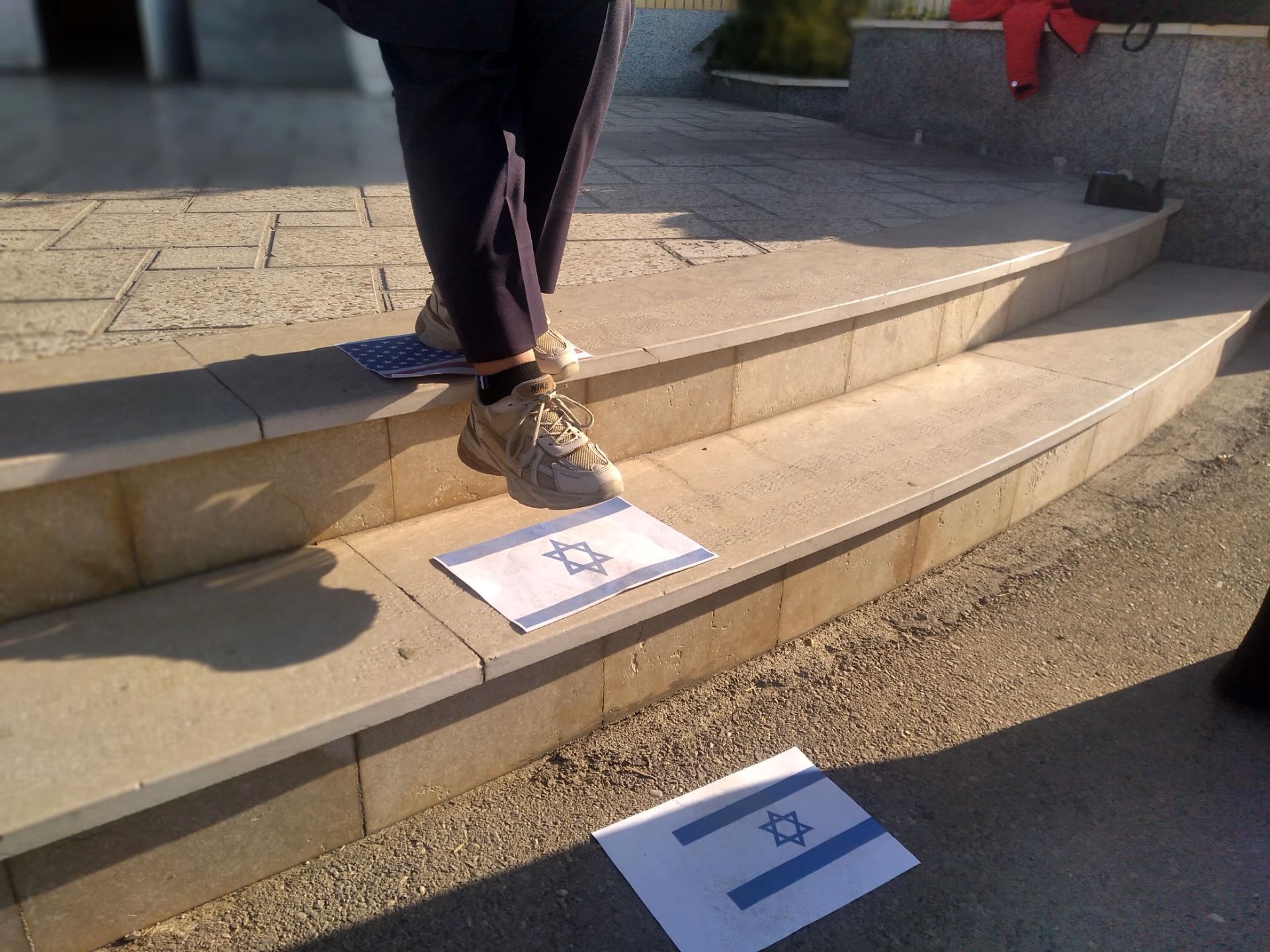 ۱۳ آبان، فریاد شهامت دانش آموزان در مسیر استقلال طلبی و استکبار ستیزی 