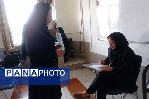جلسه دیدار معلمان و اولیا در آموزشگاه پویش ناحیه ۳شیراز 