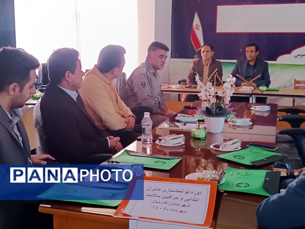 برگزاری دوره آموزشی محیط زیست ویژه مدیران و مراقبان سلامت فارسان