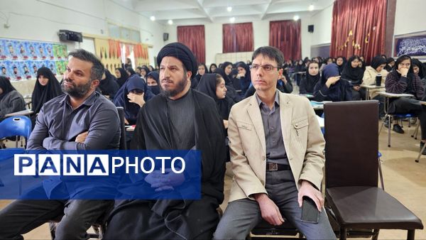 آیین گرامیداشت روز دانش‌آموز با حضور مسئولان منطقه ۱۳ در دبیرستان طلیعه شاهد